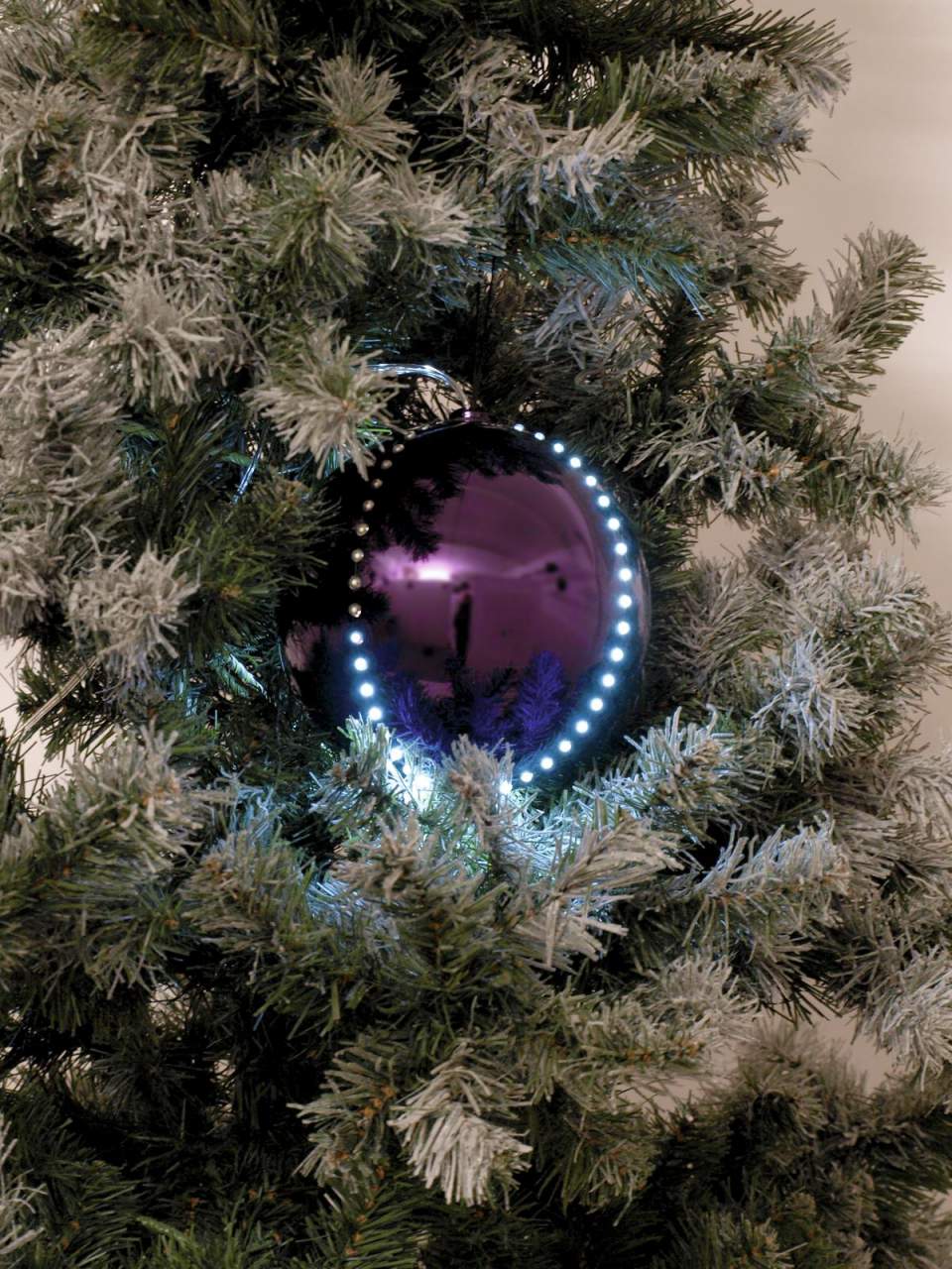 EUROPALMS LED Snowball 8cm- lila 5x